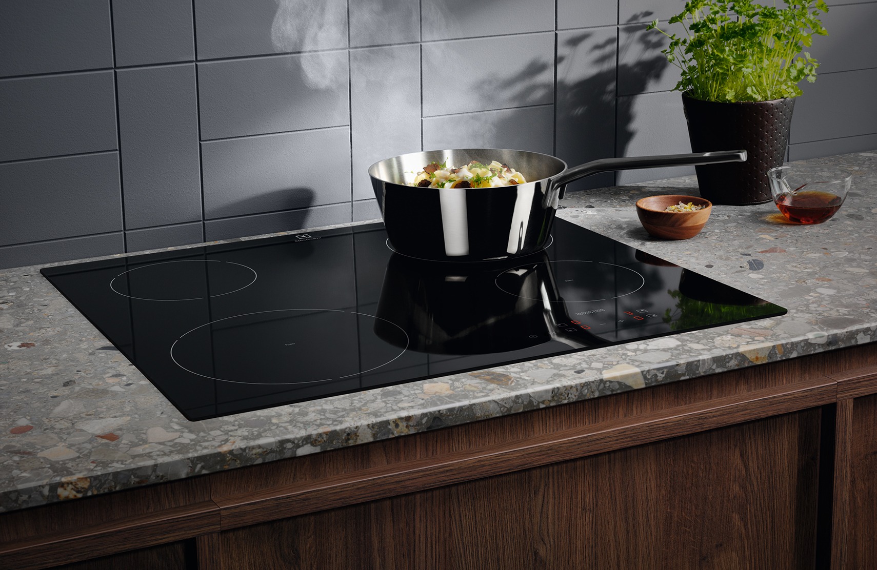 Индукционная варочная панель